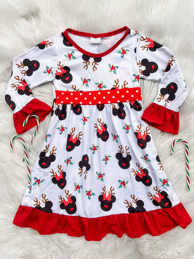 This magical mouse christmas dress is perfect for your little girl this holiday season. The magic mouse has a pretty bow and reindeer antlers.